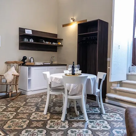 לינה וארוחת בוקר Tresca Charme Luxury